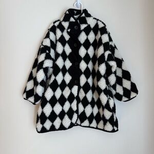 Throwing Tiny Fits Black and White Kids Oversized Fleece Jacket Size 5